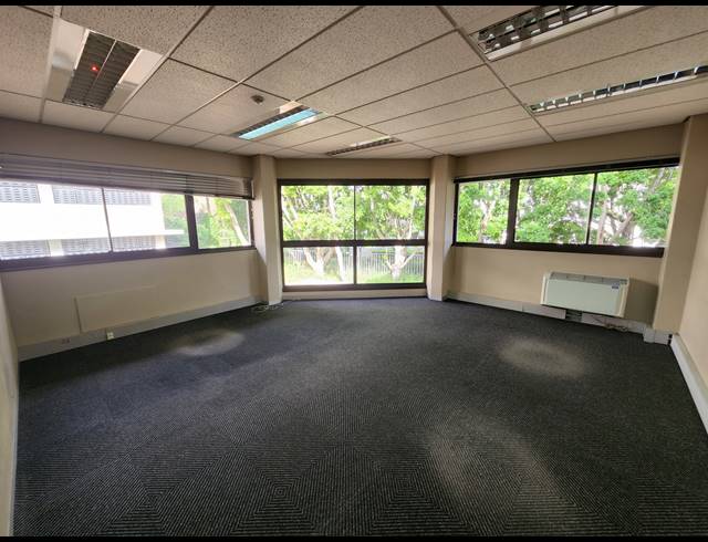 1,036M² OFFICE TO LET IN PINELANDS